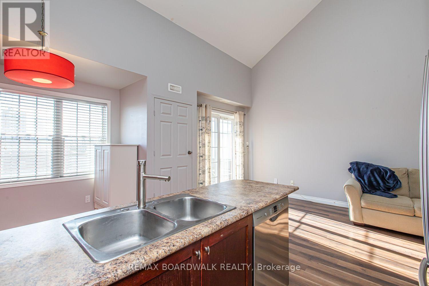 130 Rochester Street — photo 13