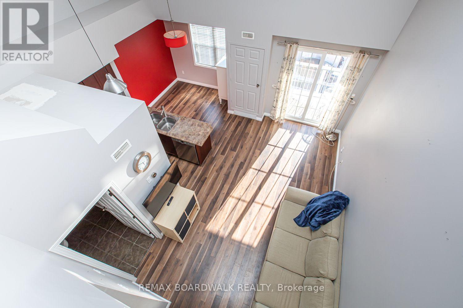 130 Rochester Street — photo 20