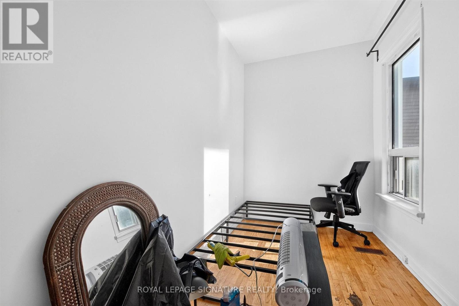 212 Lippincott Street, Toronto, ON photo 15