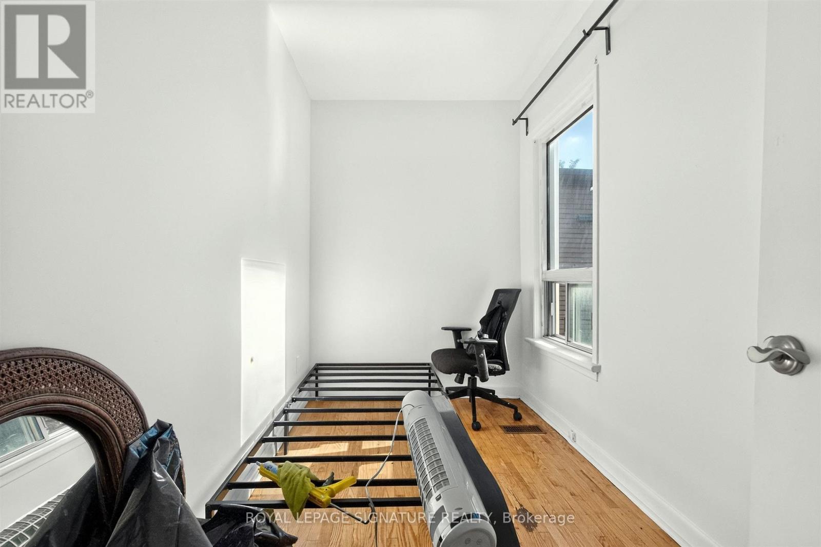 212 Lippincott Street, Toronto, ON photo 16