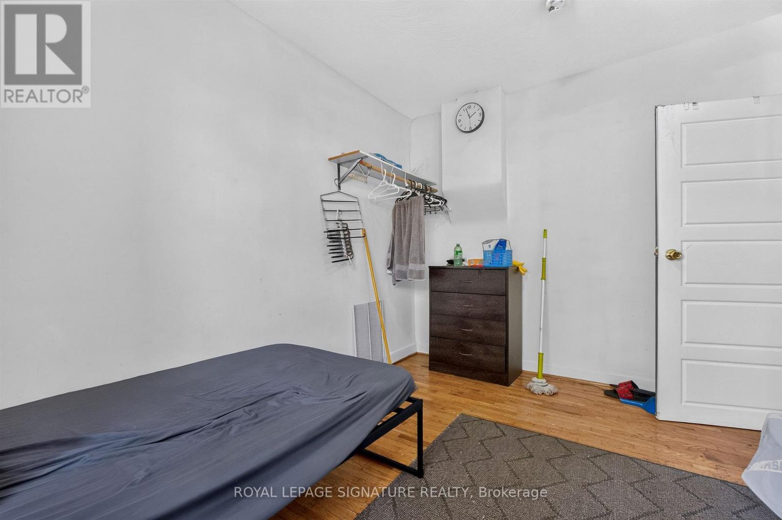 212 Lippincott Street, Toronto, ON photo 19