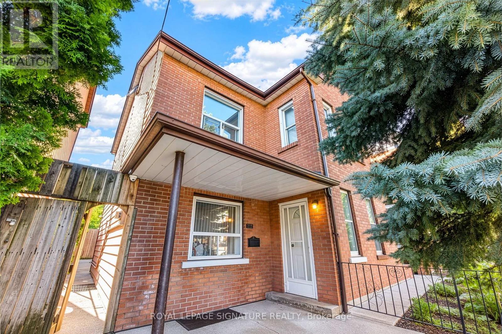 212 Lippincott Street, Toronto, ON photo 2