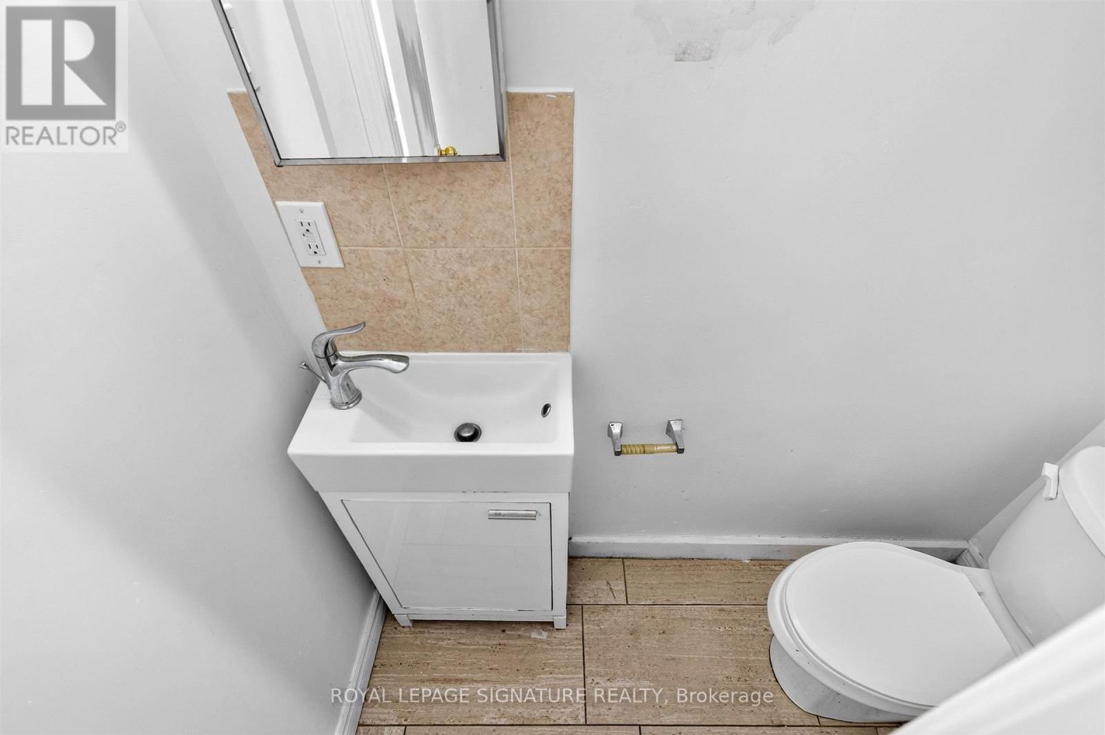 212 Lippincott Street, Toronto, ON photo 26