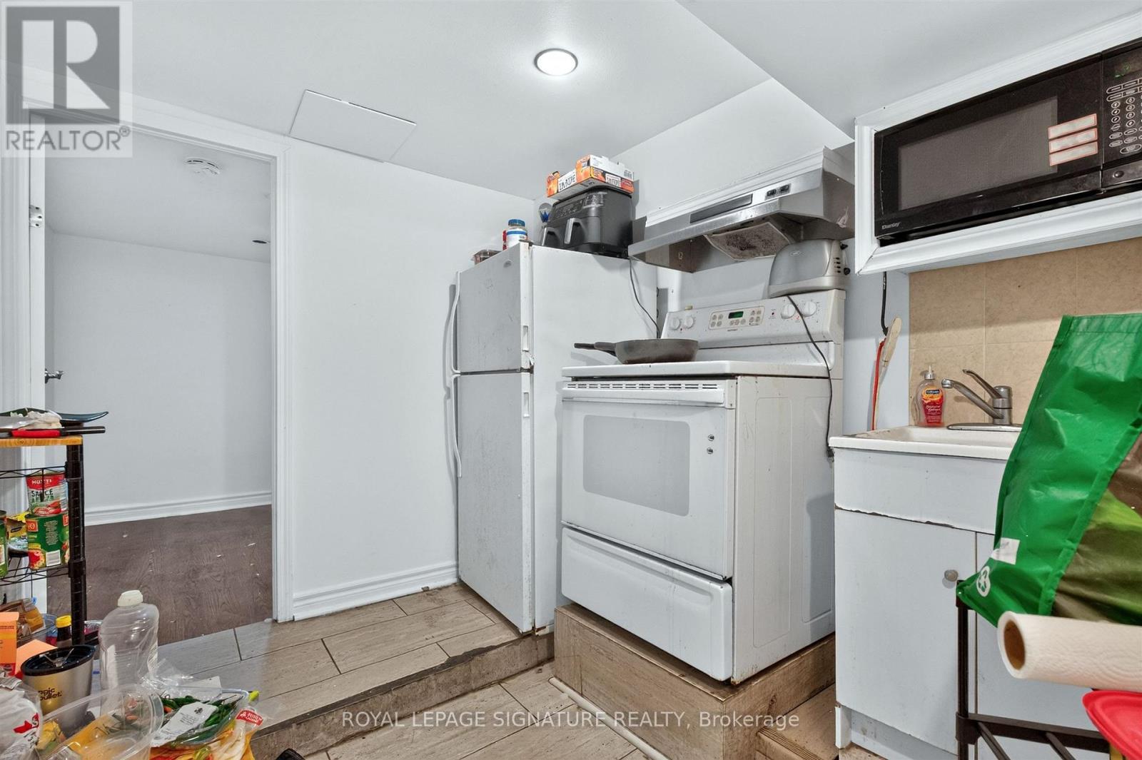 212 Lippincott Street, Toronto, ON photo 30