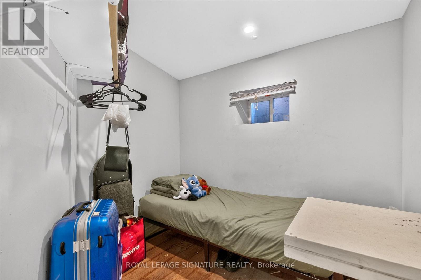212 Lippincott Street, Toronto, ON photo 33
