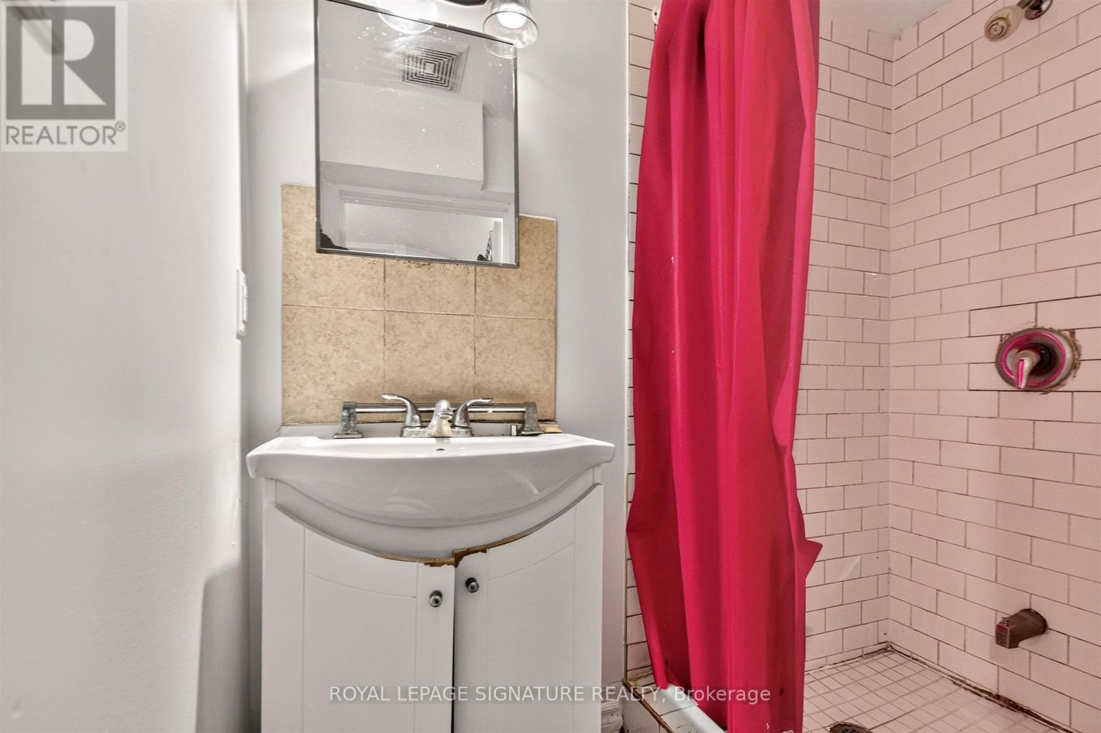 212 Lippincott Street, Toronto, ON photo 37