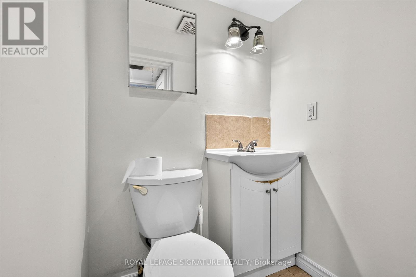 212 Lippincott Street, Toronto, ON photo 39