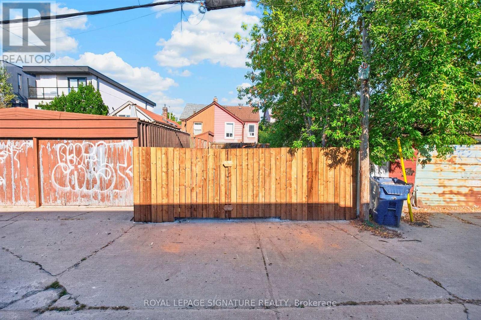 212 Lippincott Street, Toronto, ON photo 44