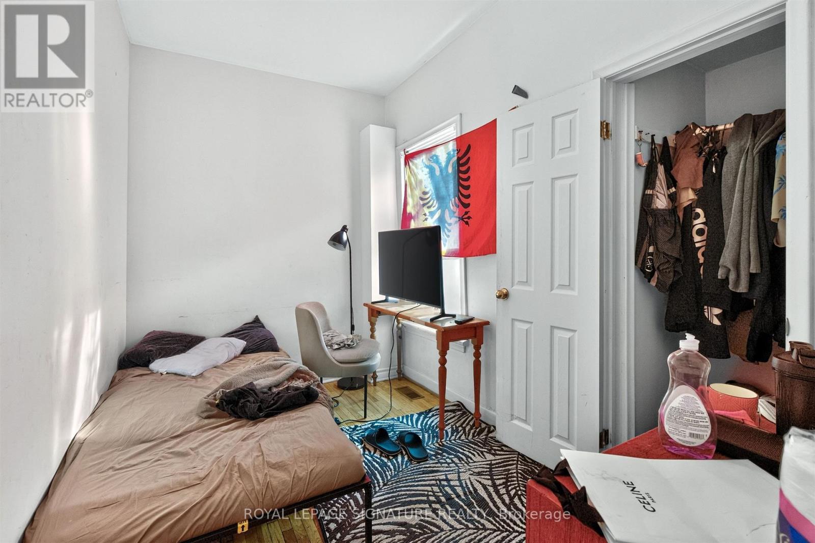 212 Lippincott Street, Toronto, ON photo 9
