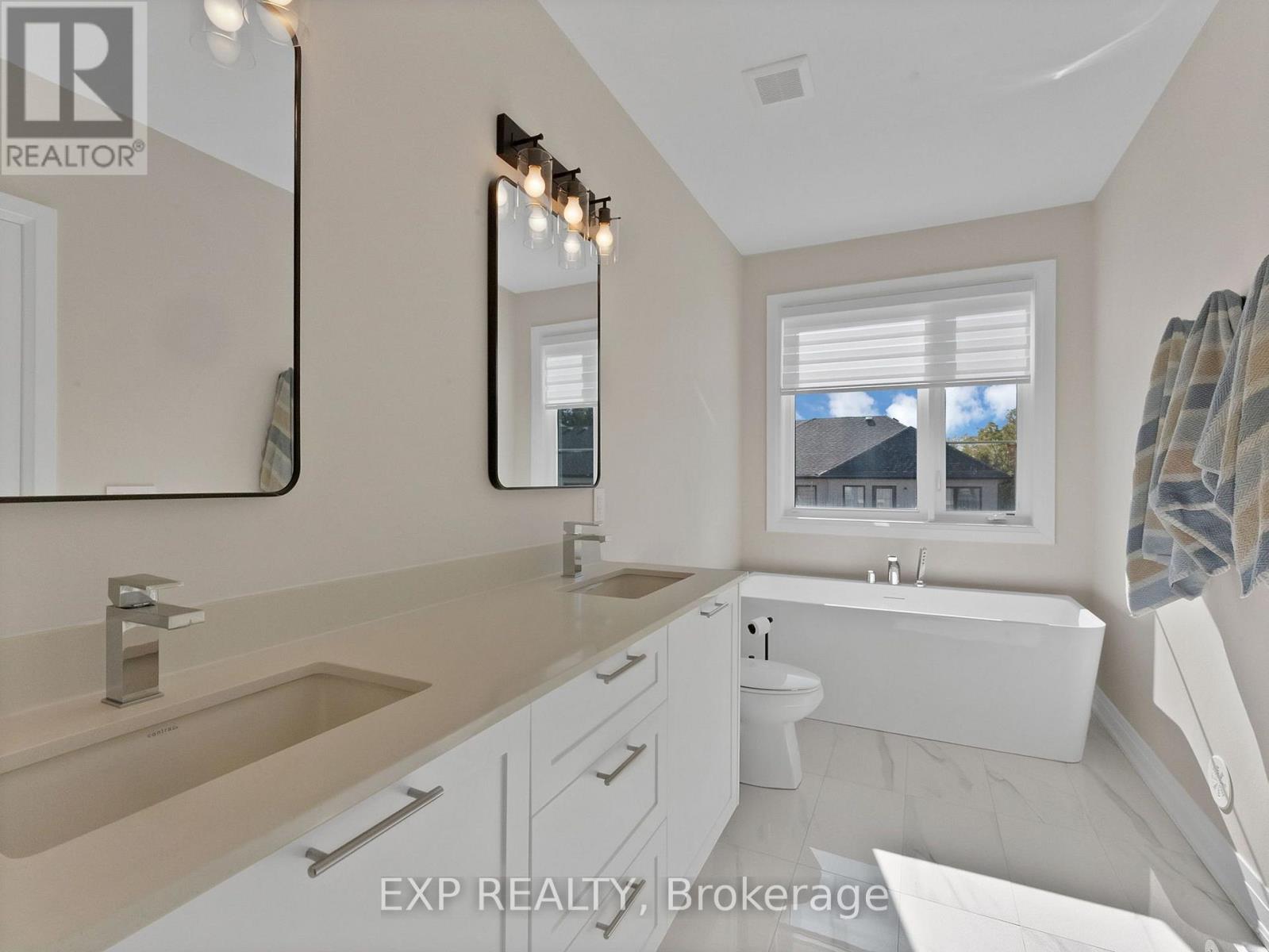 209 Vermont Avenue, Newmarket, ON photo 35
