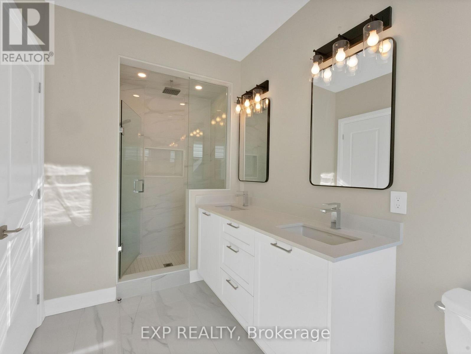 209 Vermont Avenue, Newmarket, ON photo 36