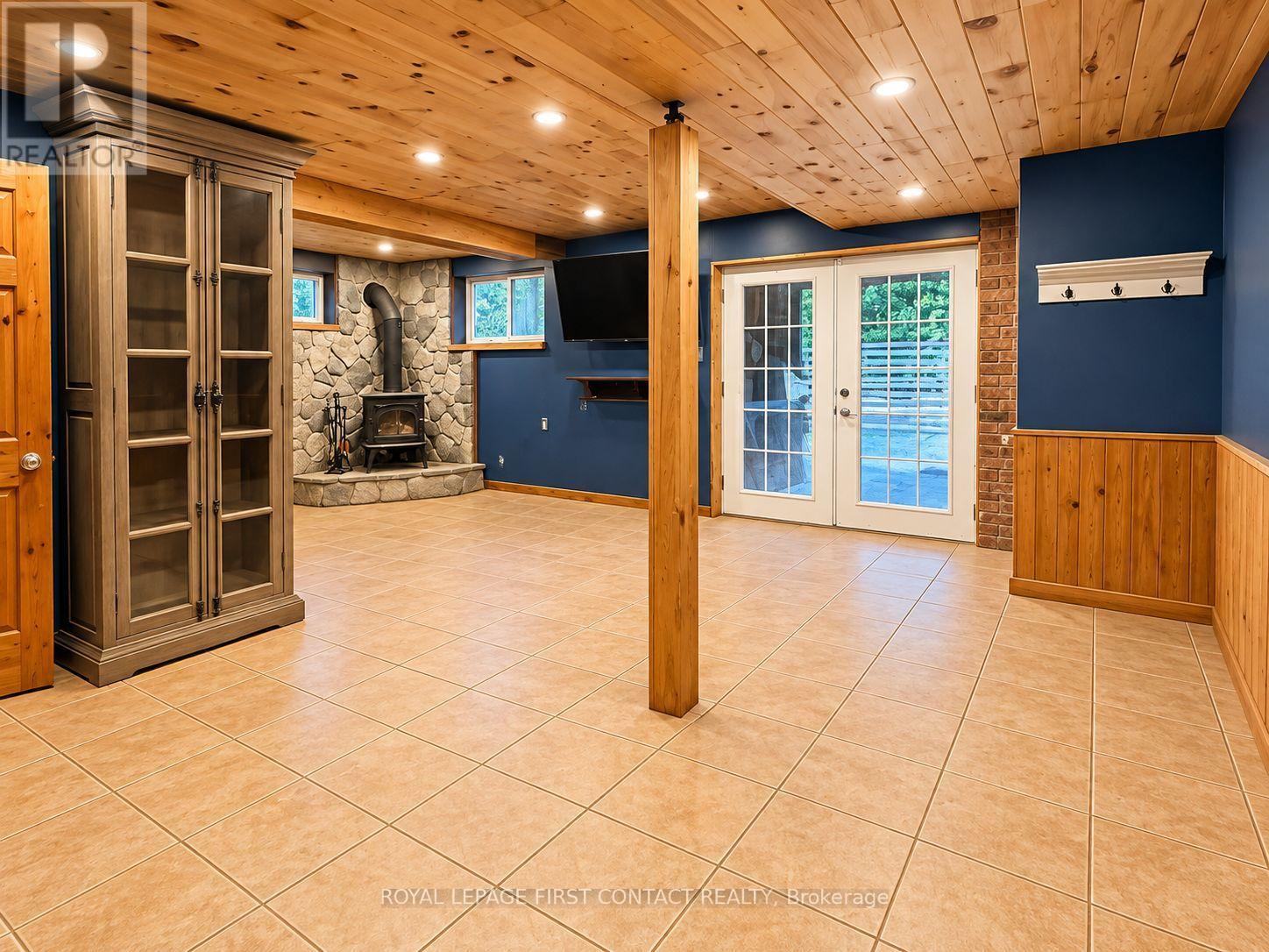 235 SUNNIDALE Road South, Wasaga Beach, ON photo 19
