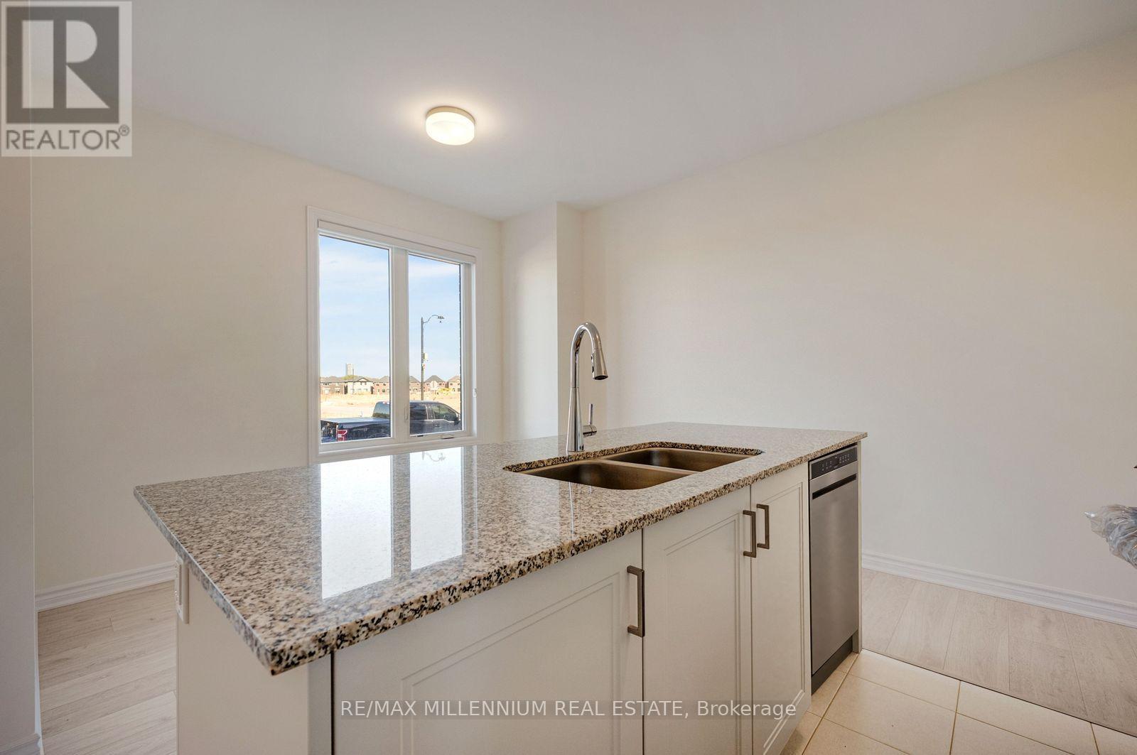 10 Thornbird Crescent — photo 16