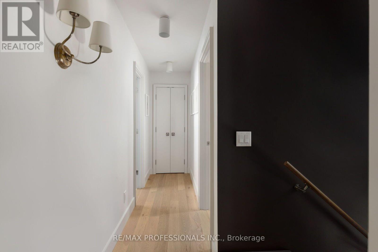 8 GLENN MURRAY DRIVE - 31
