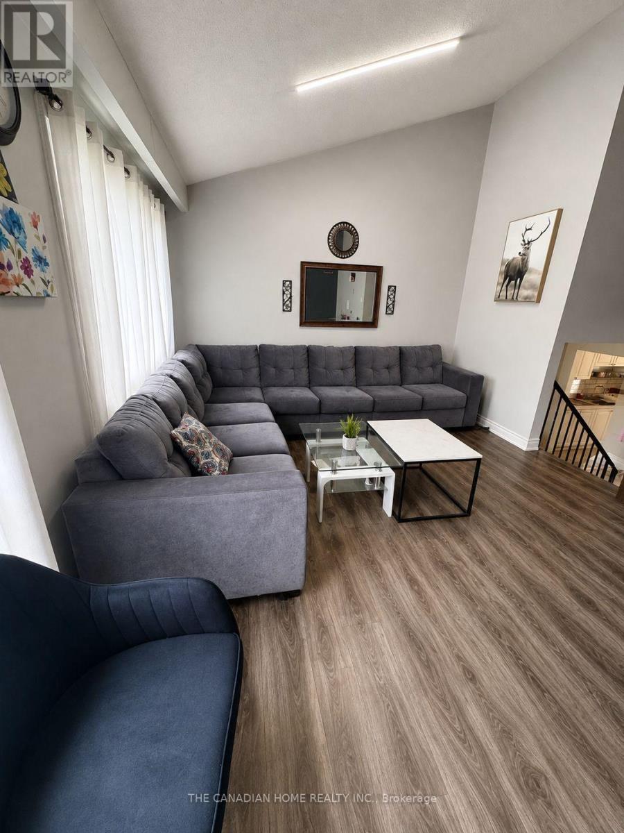 15 HINCHLEY WOOD GROVE, Brampton (Brampton North) — photo 3