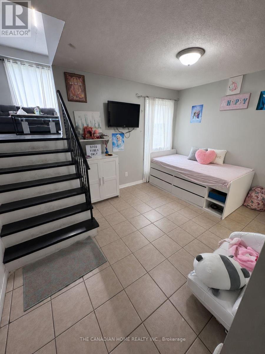 15 HINCHLEY WOOD GROVE, Brampton (Brampton North) — photo 4