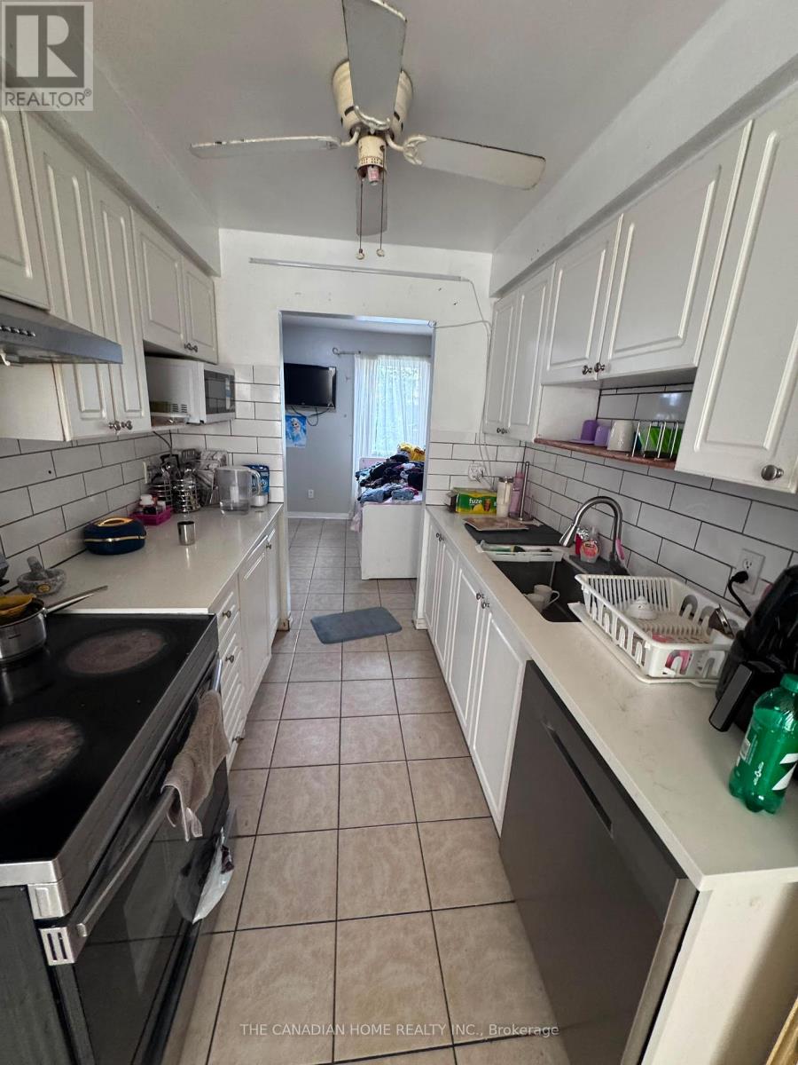 15 HINCHLEY WOOD GROVE, Brampton (Brampton North) — photo 8