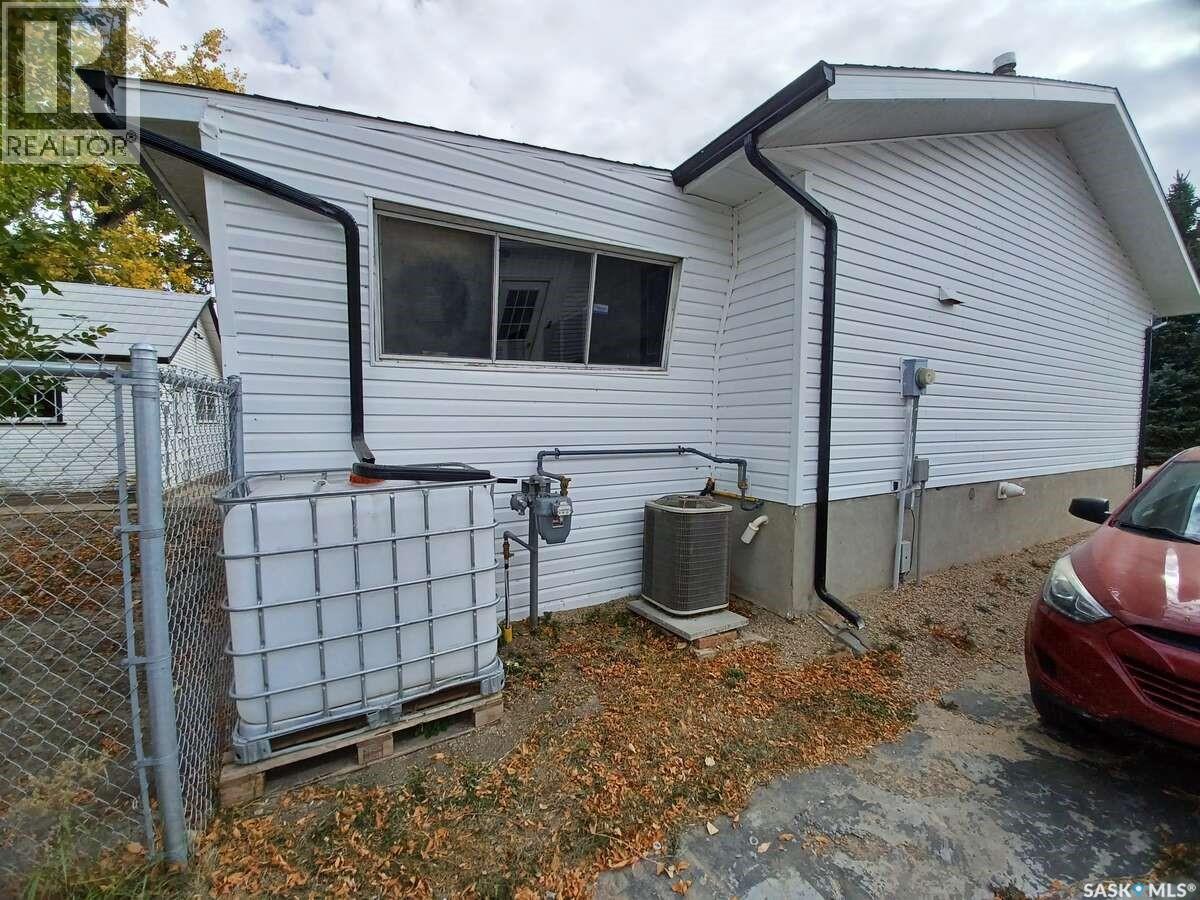 113 5th AVENUE, Gravelbourg — photo 3