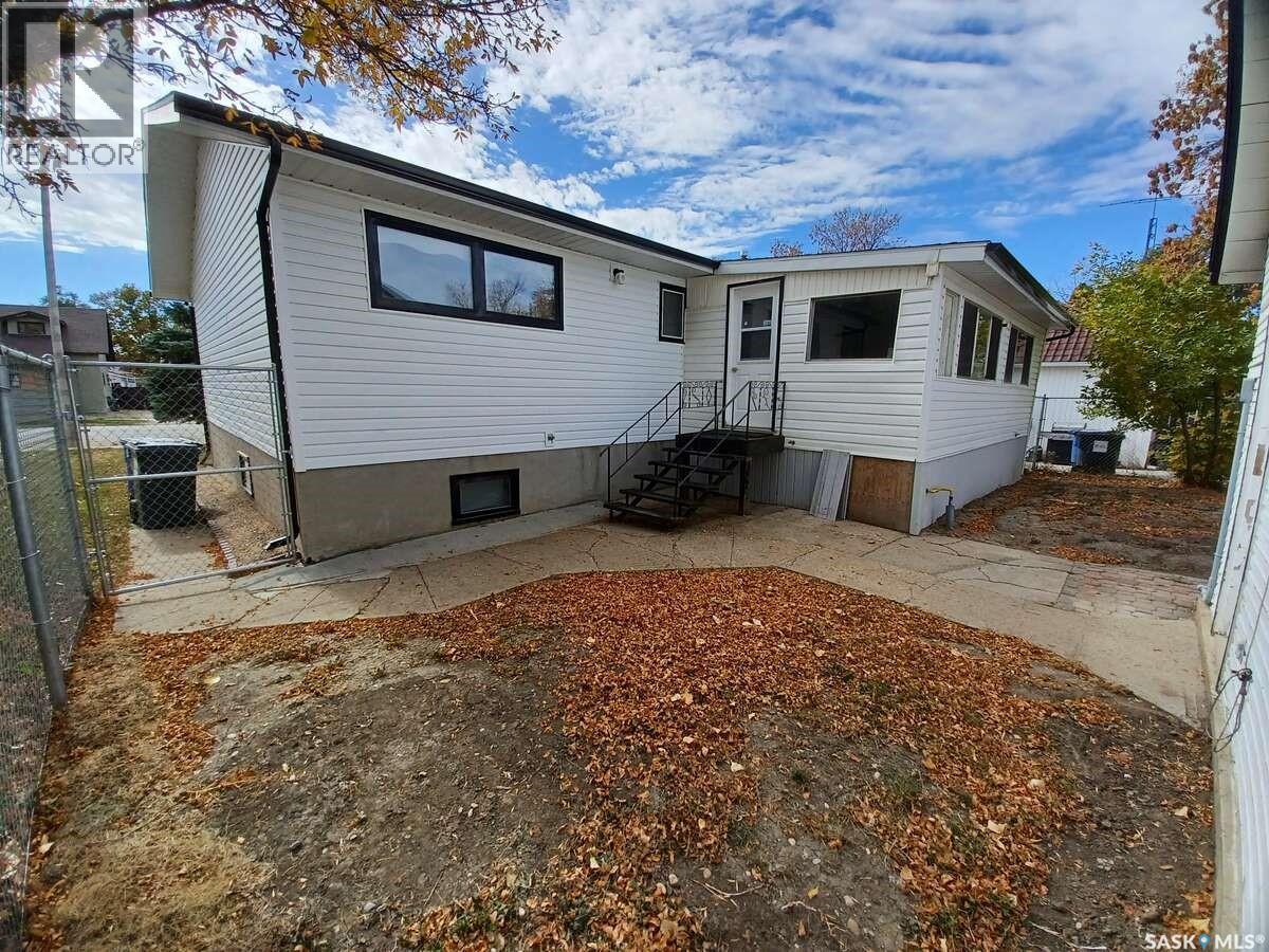 113 5th AVENUE, Gravelbourg — photo 5