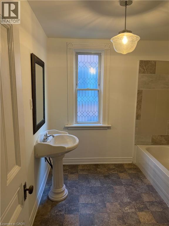 73 Sherman Avenue South — photo 29