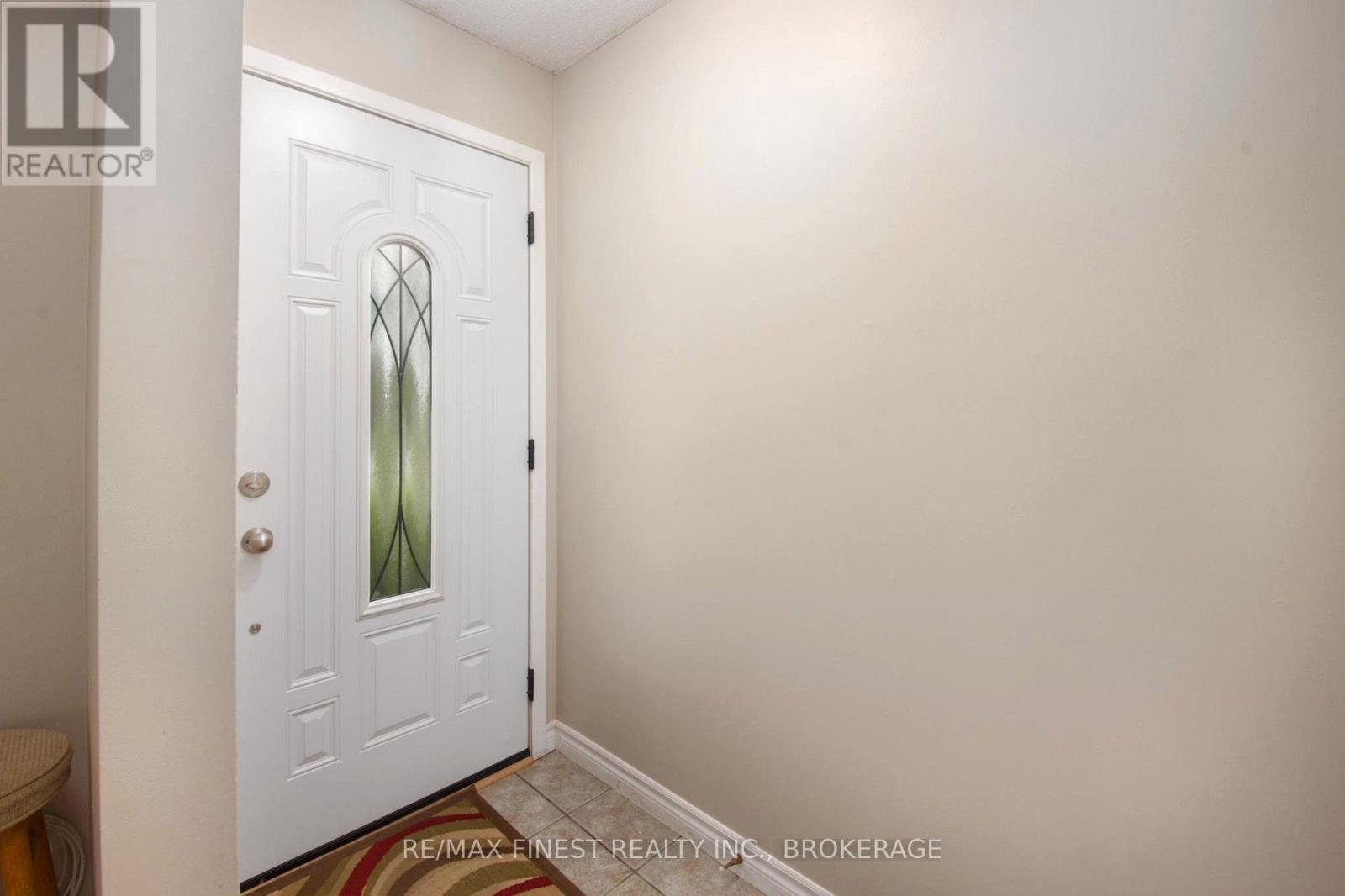 773 Clark Crescent — photo 4