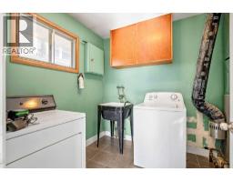 4pc Bathroom - 5415 5 Street Sw, Calgary, AB T2V1A7 Photo 12