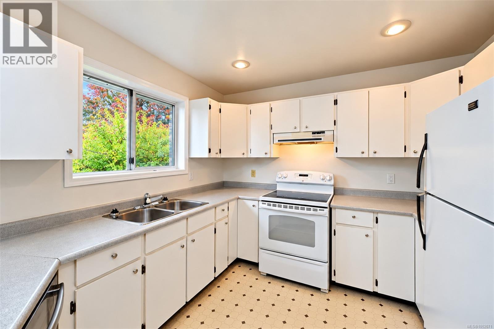 #17 6766 Central Saanich Rd - 18