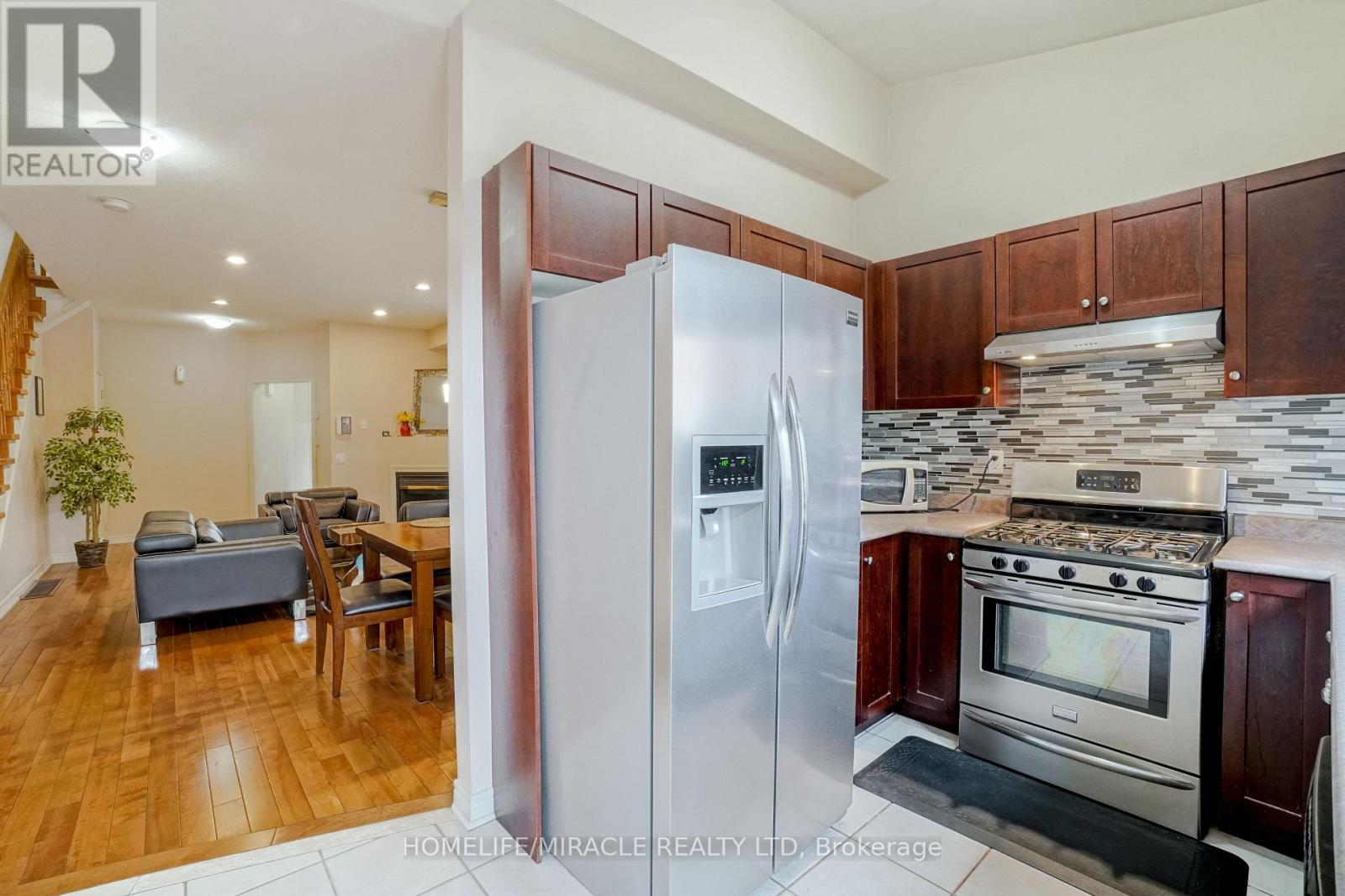 824 Khan Crescent — photo 16