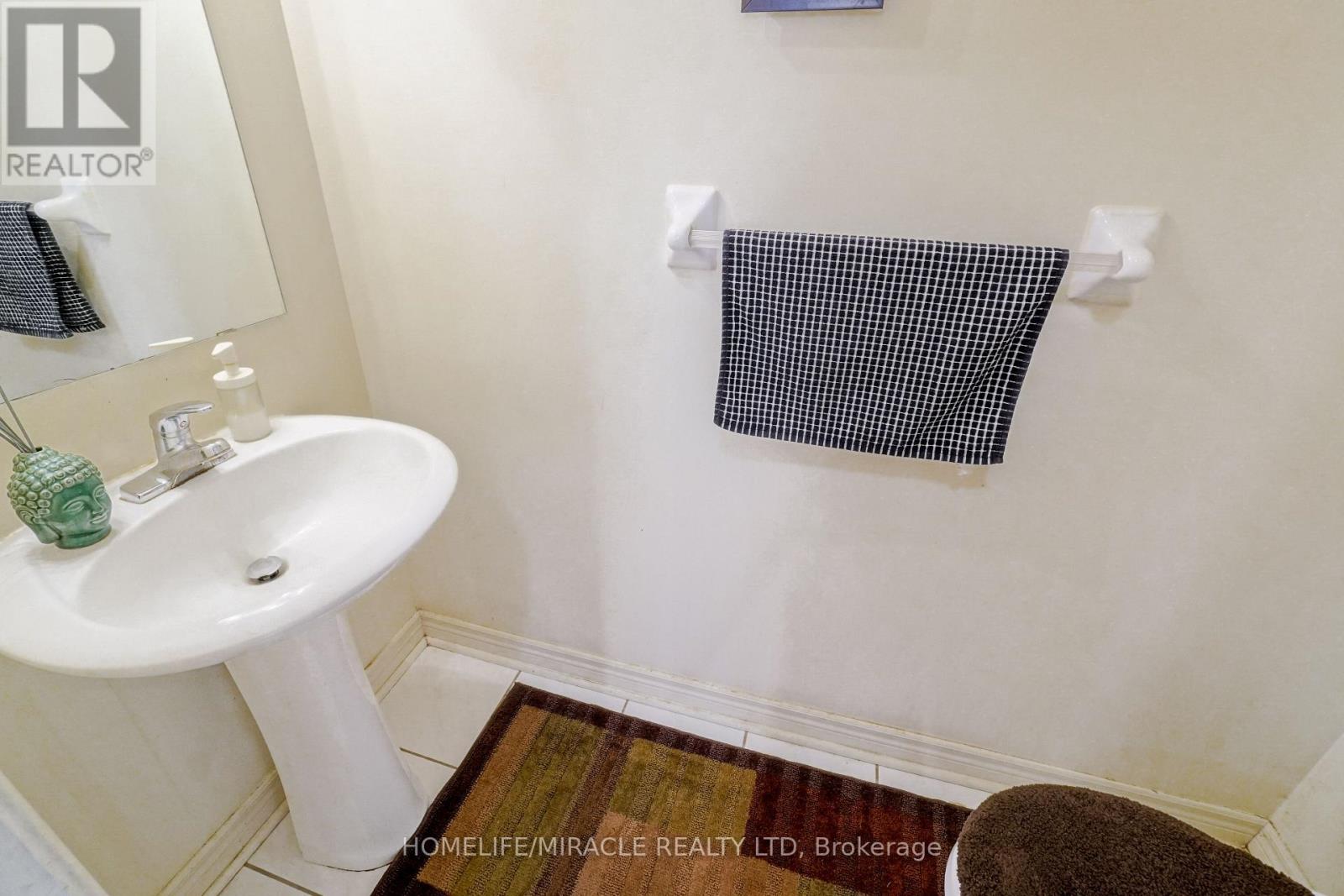 824 Khan Crescent — photo 17
