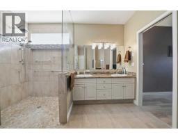5pc Bathroom - 8 Drever Close, Red Deer, AB T4R2N6 Photo 16
