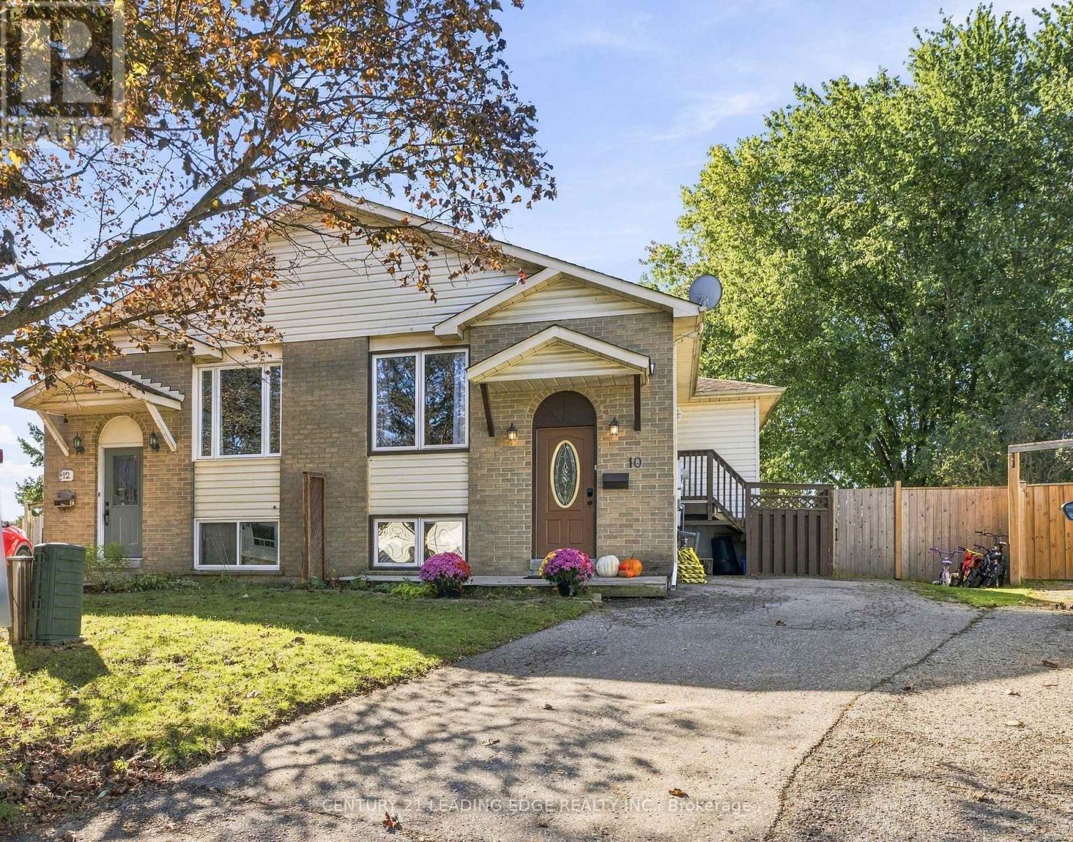 10 FAIRBAIRN COURT - 1