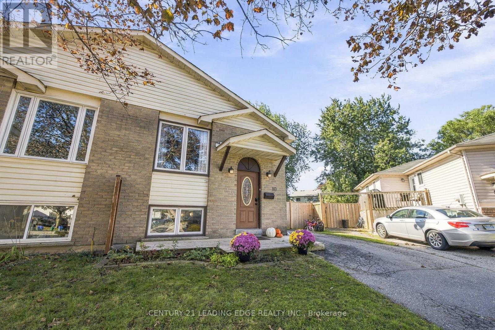 10 FAIRBAIRN COURT - 2