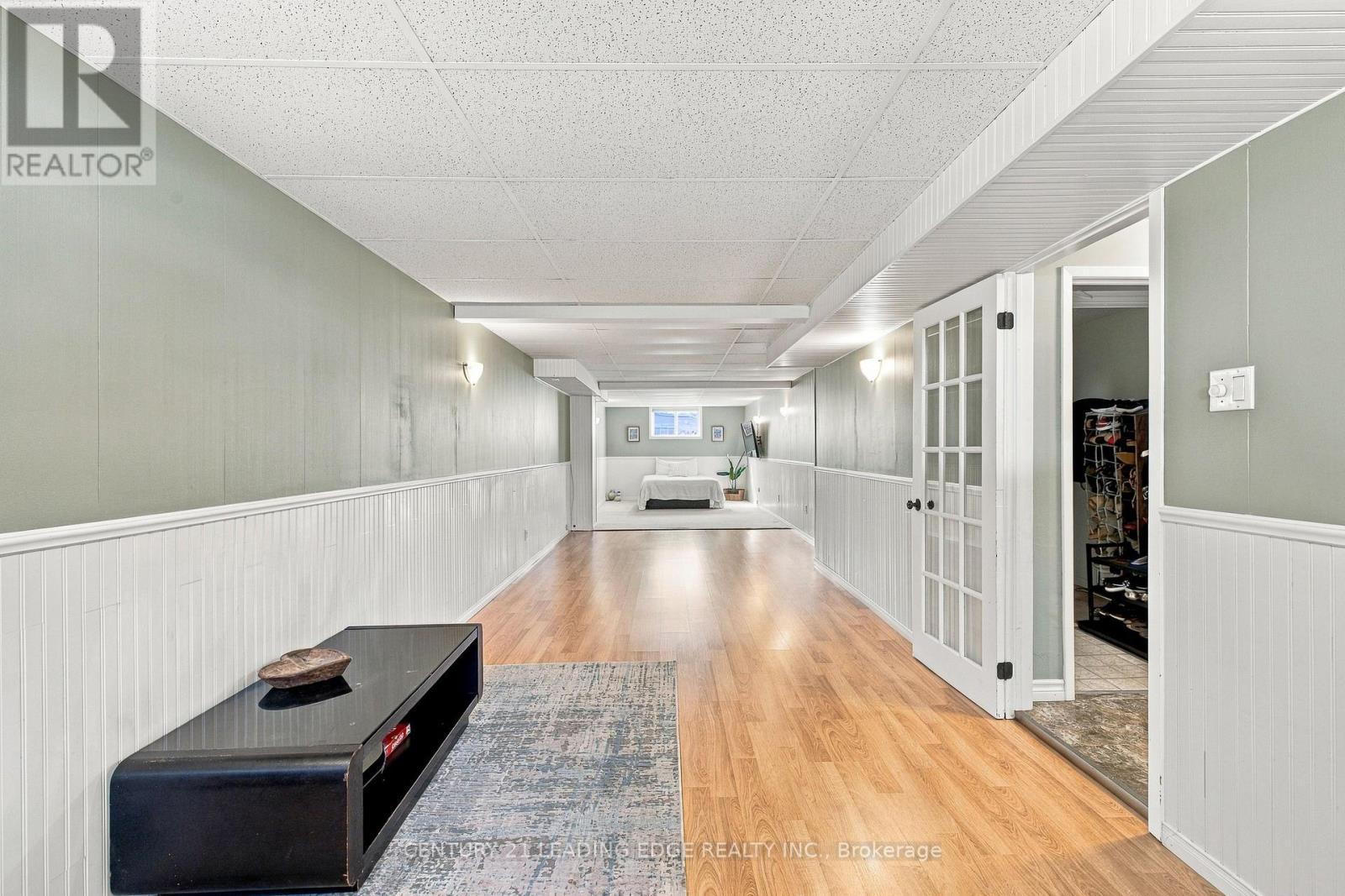 10 FAIRBAIRN COURT - 21