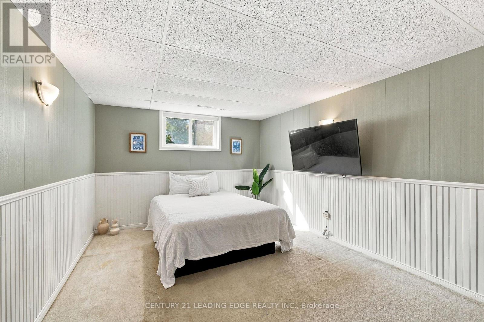 10 FAIRBAIRN COURT - 23