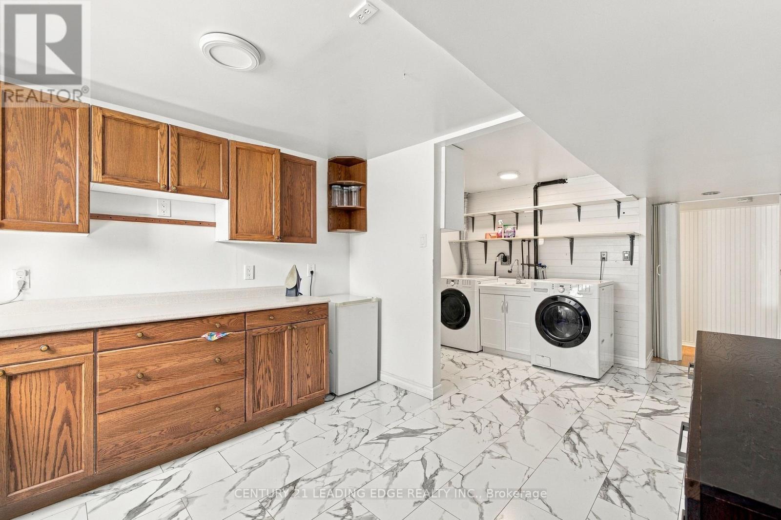 10 FAIRBAIRN COURT - 27