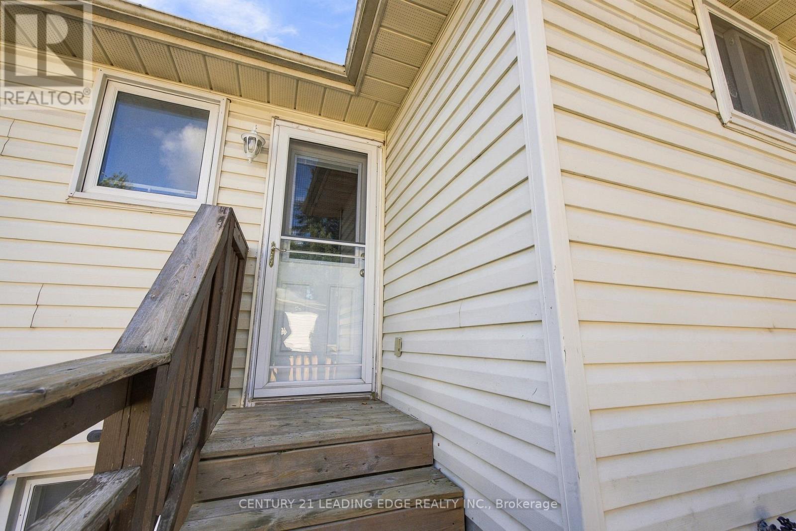 10 FAIRBAIRN COURT - 28