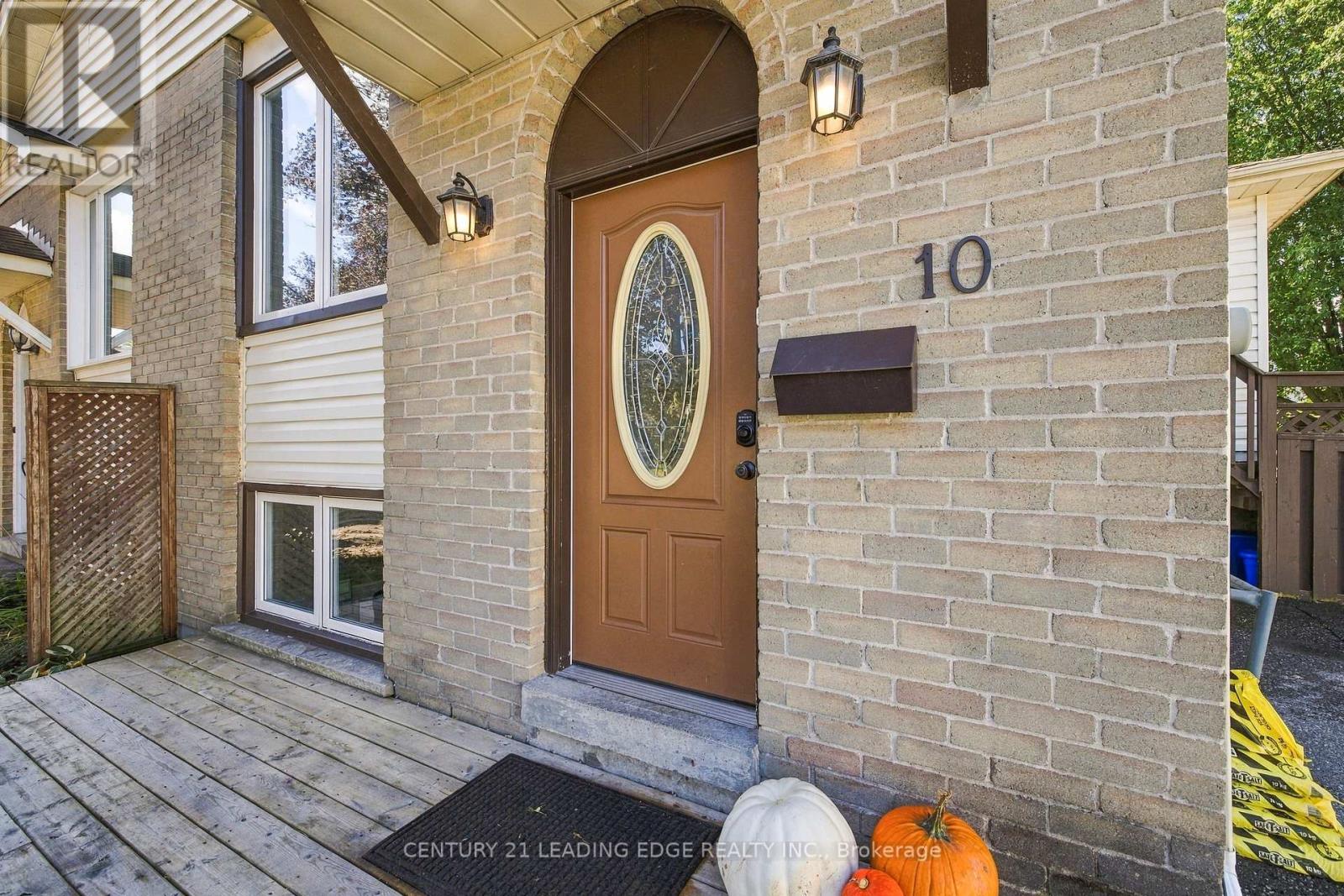 10 FAIRBAIRN COURT - 3