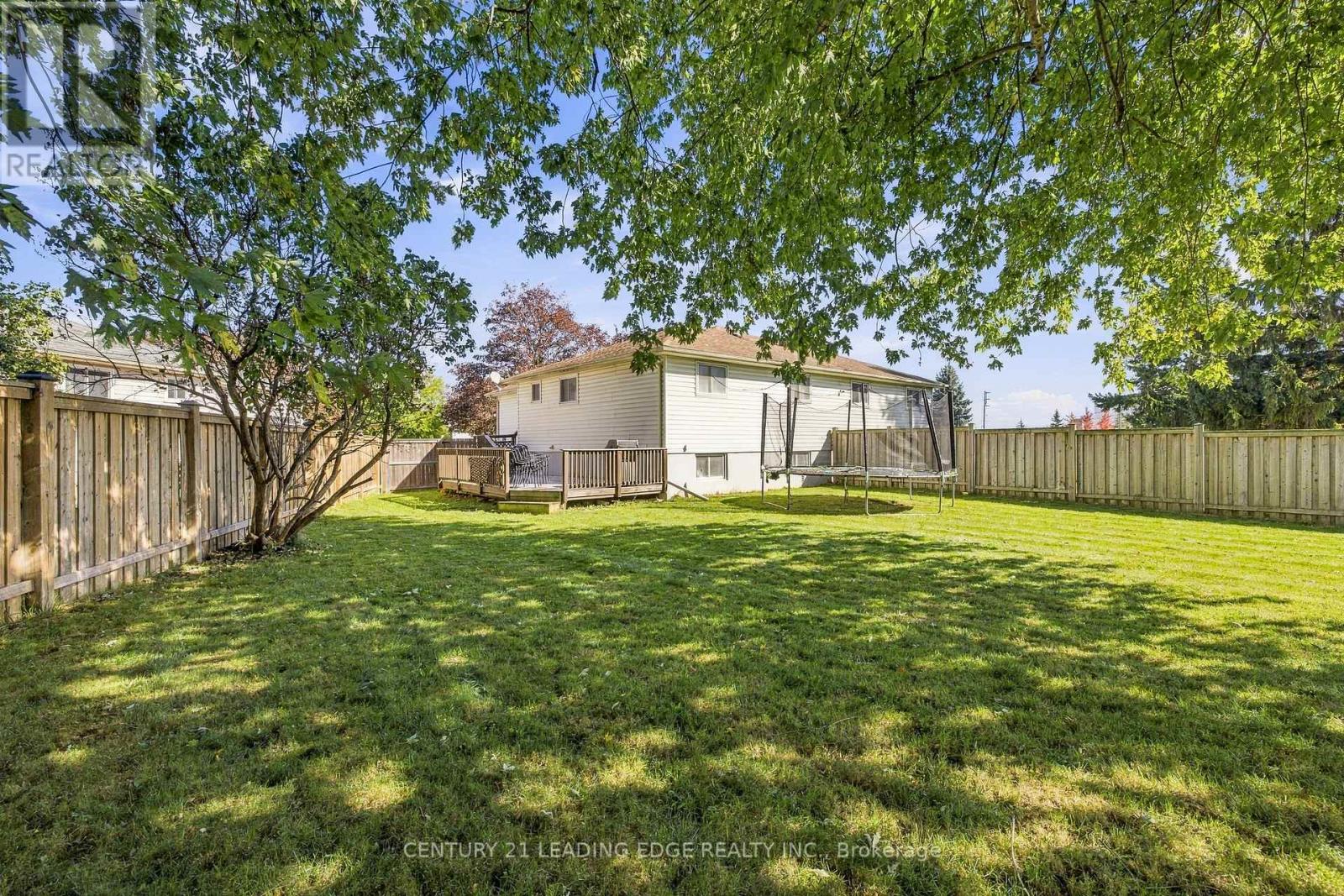 10 FAIRBAIRN COURT - 32