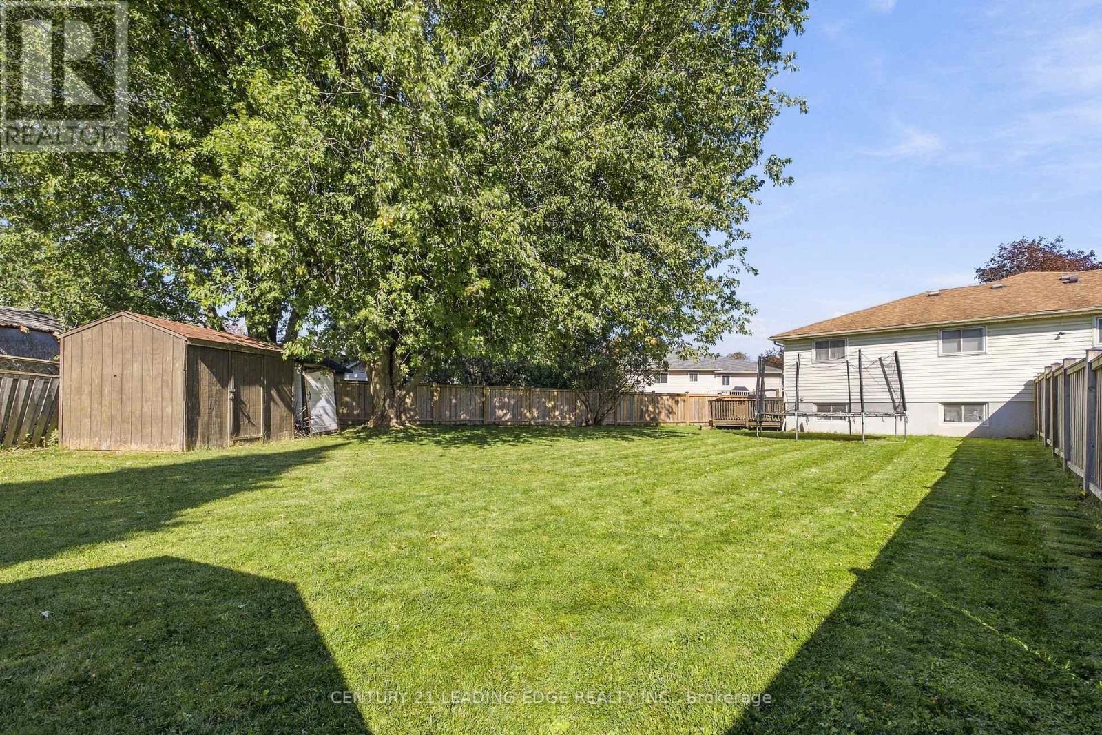 10 FAIRBAIRN COURT - 33