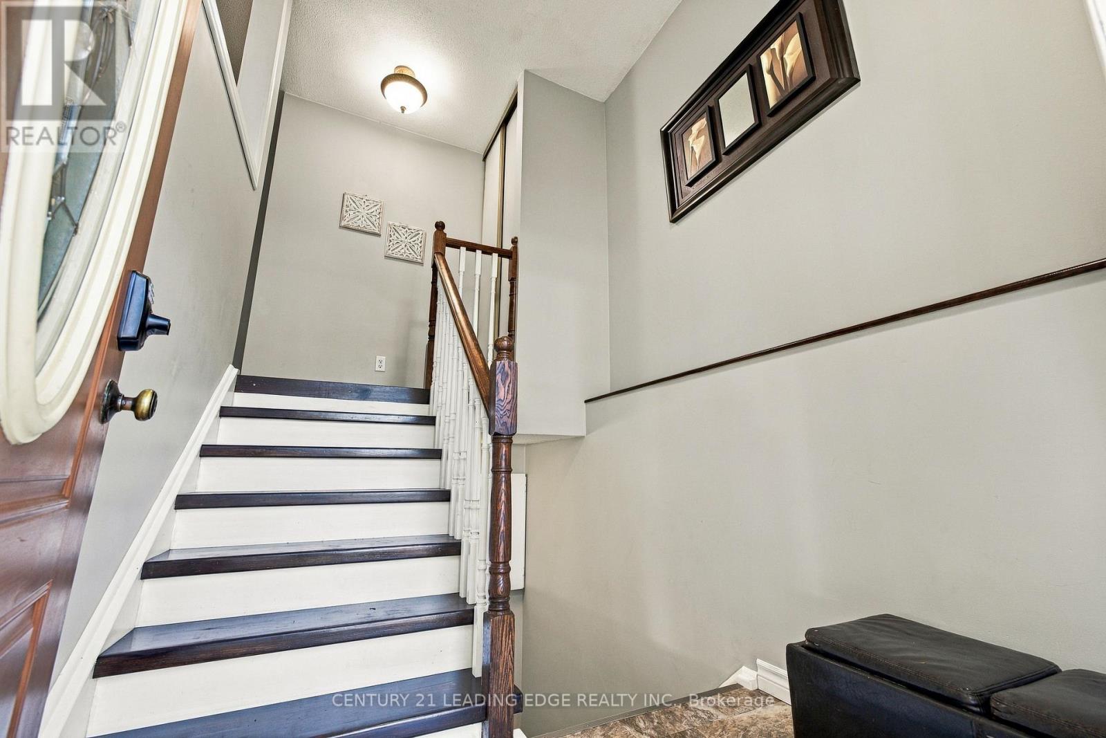10 FAIRBAIRN COURT - 4