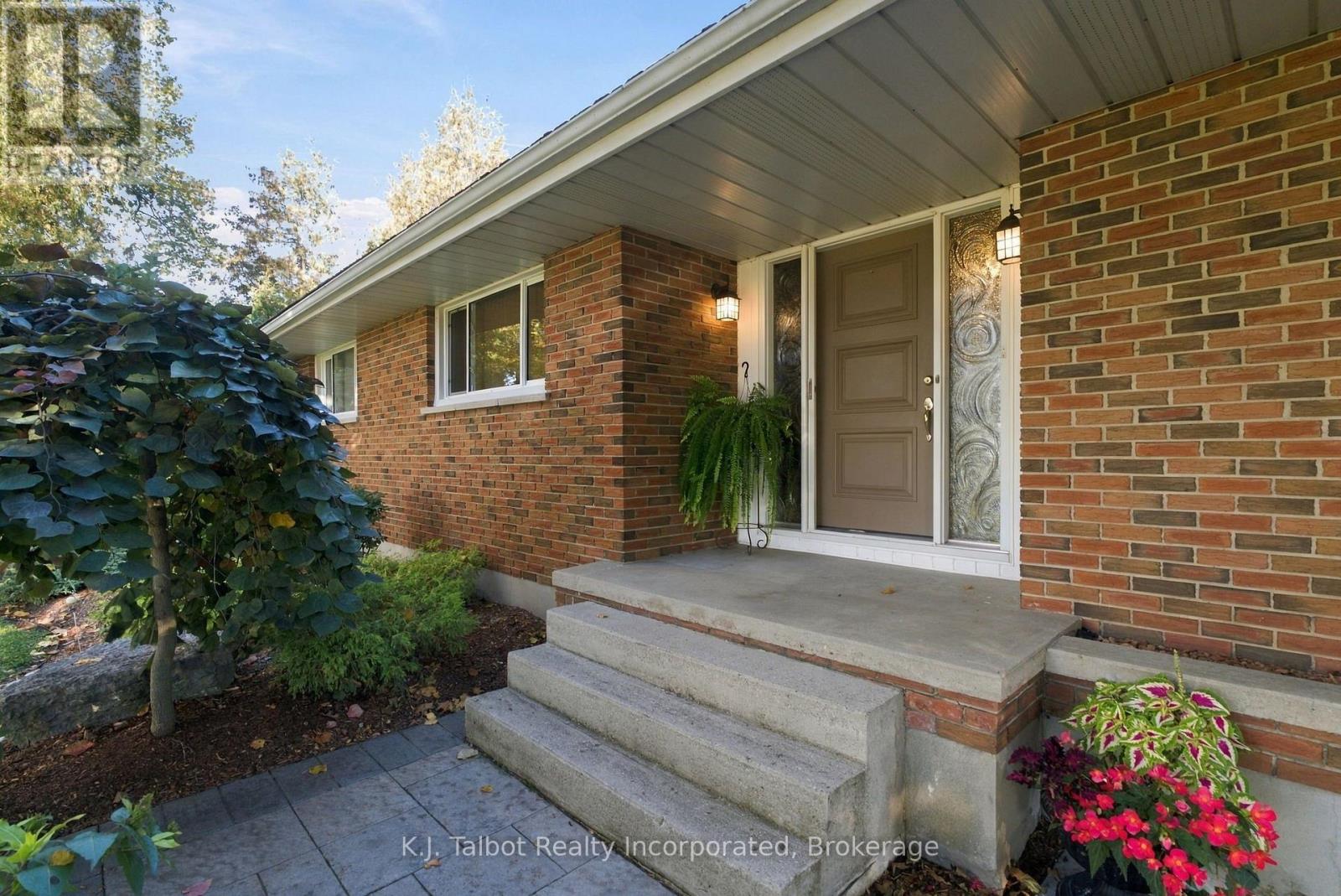 33696 BLACK'S POINT ROAD, Central Huron (Goderich) — photo 4