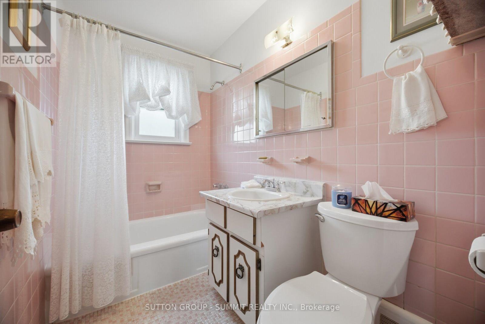 8 Woolton Crescent, Toronto, ON photo 12