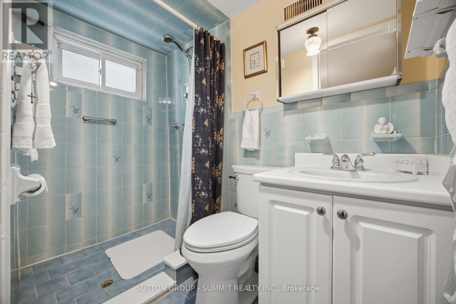 8 Woolton Crescent, Toronto, ON photo 13