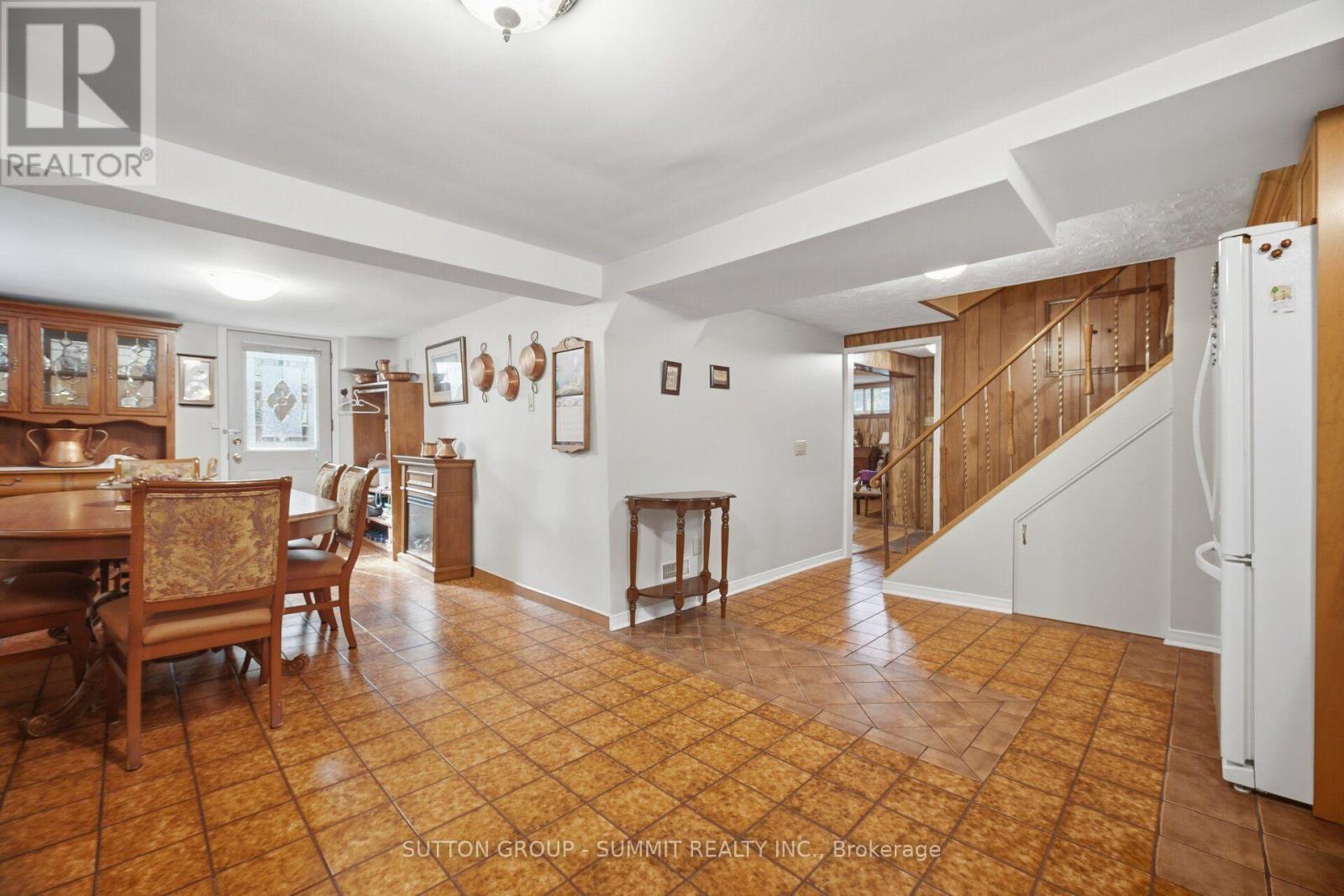 8 Woolton Crescent, Toronto, ON photo 14