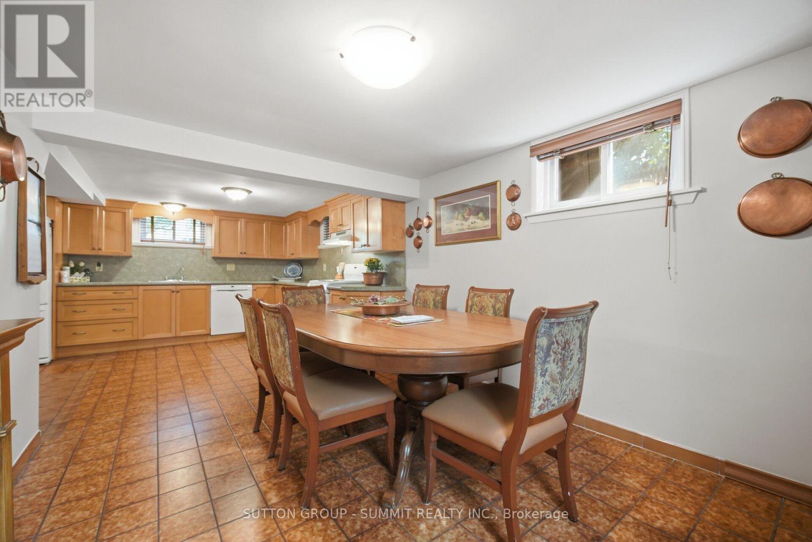 8 Woolton Crescent, Toronto, ON photo 17