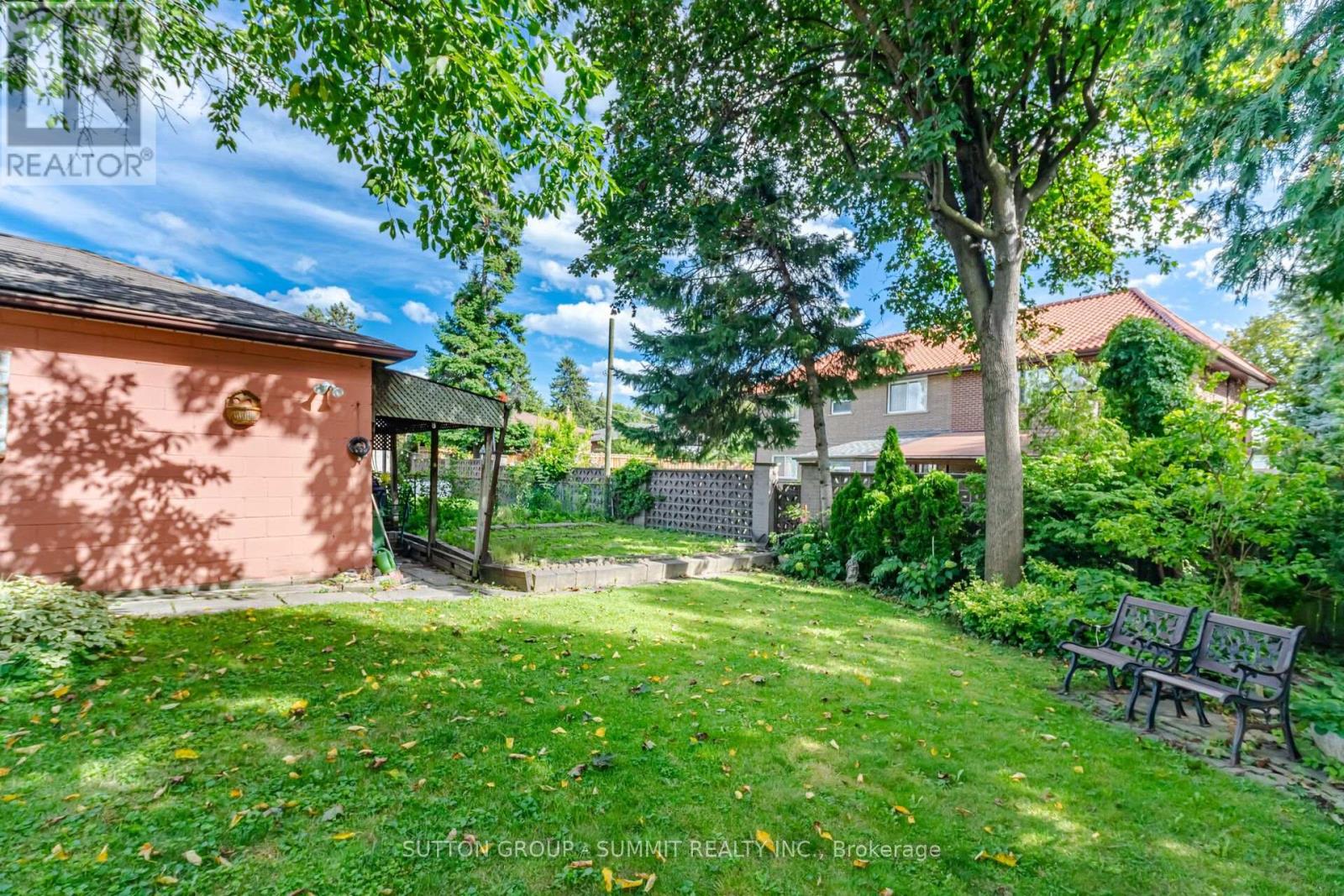 8 Woolton Crescent, Toronto, ON photo 24