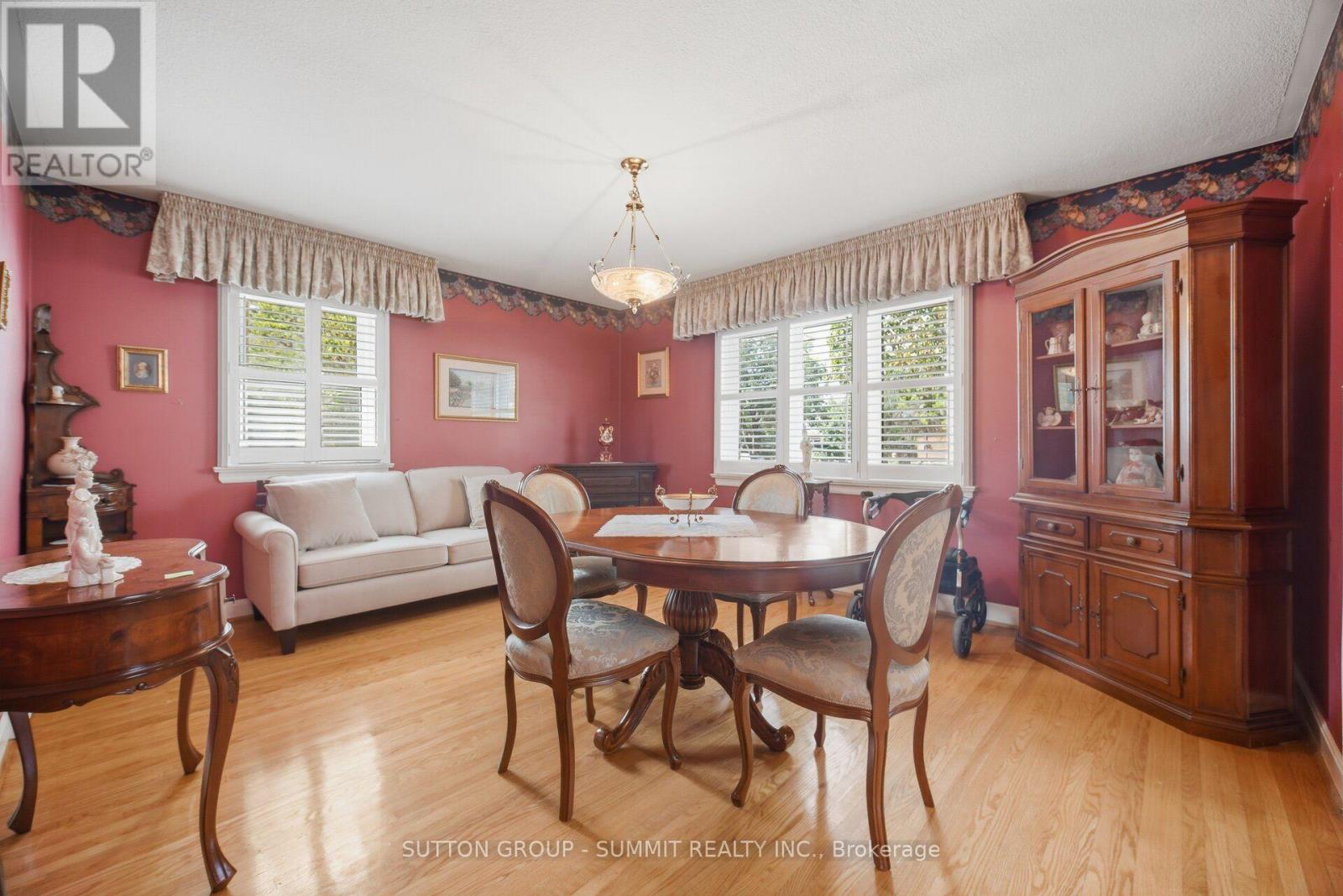 8 Woolton Crescent, Toronto, ON photo 6