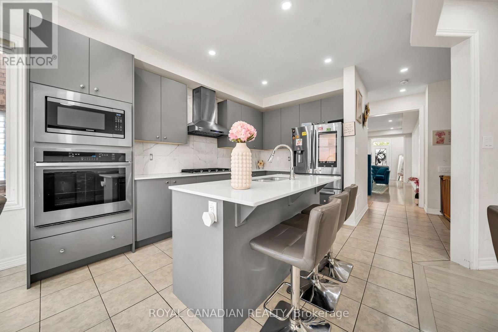 33 BACHELOR STREET - 24