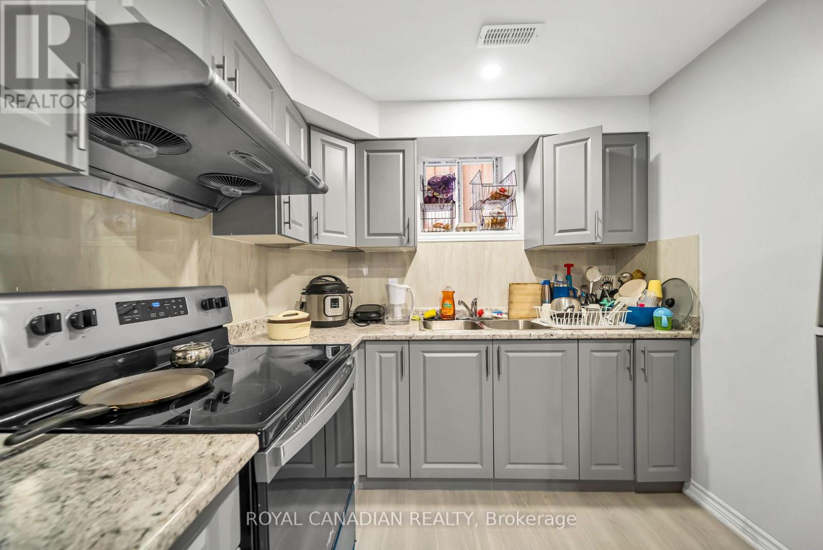 33 BACHELOR STREET - 41