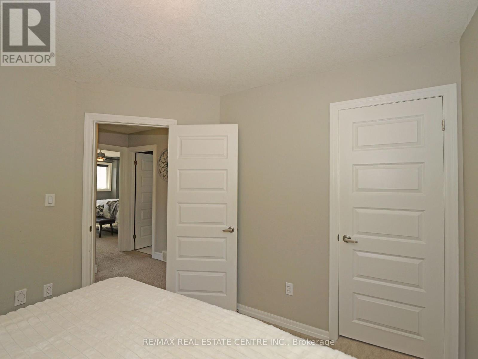 1984 FREDERICK CRESCENT - 25